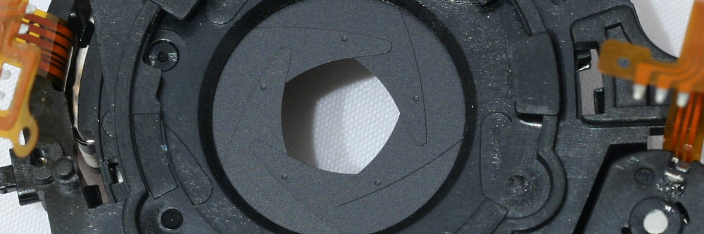 Diaframma fotografico di un Canon 50mm f/1.8 II in dettaglio