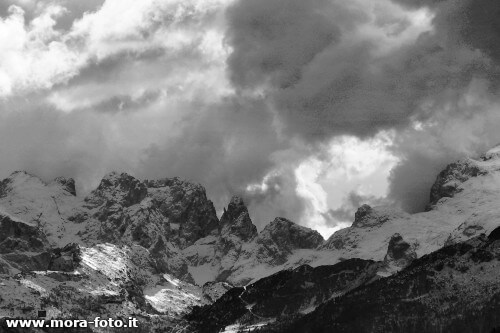 foto con due terzi di nuvole