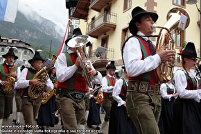 Gli ottoni durante la sfilata a Cortina.