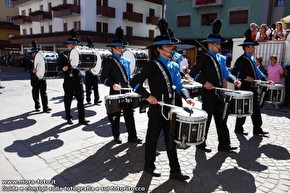 Tamburi in sfilata in Corso Italia.