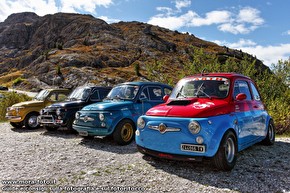 Quattro bellezze sul parcheggio del museo.