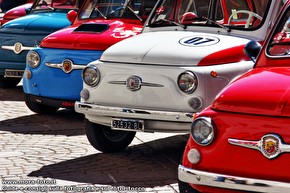 Dettaglio dei fare delle auto esposte in Corso.