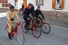 Vigili del fuoco in bicicletta.