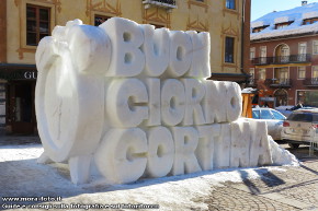 Scultura benvenuti a Cortina completata.