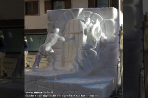 La scultura della scuola d'arte.