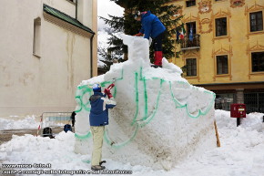 Gli scultori abbozzano vikisbriss.