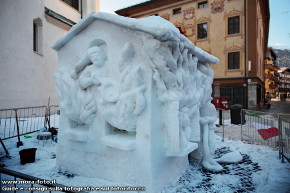 Dalla padella alla brace, esposto in Corso Italia.