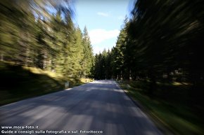 Effetto zoom scattato in passo Falzarego.